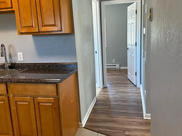 1605 Hedgerow Dr — Photo 2