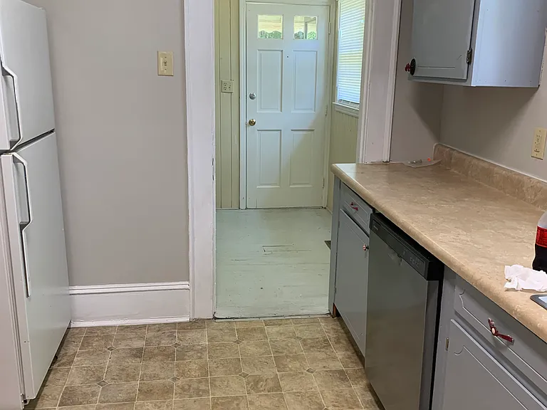 335 Grace St — Photo 8