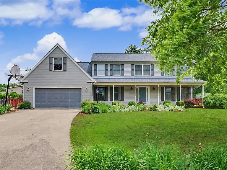 2401 Peppertree Pl — Photo 1