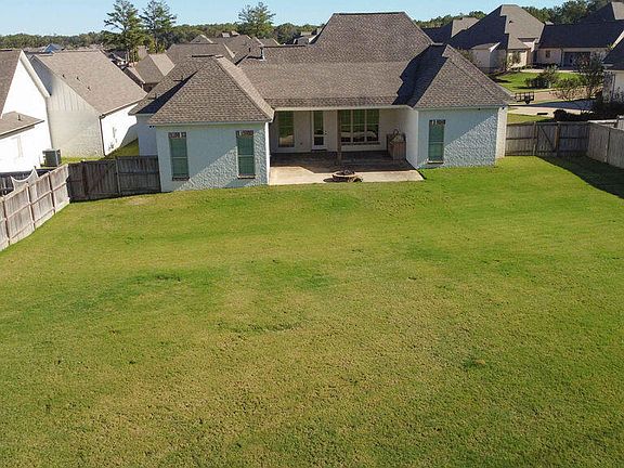 3rd image of 133 Camden Lake Cir