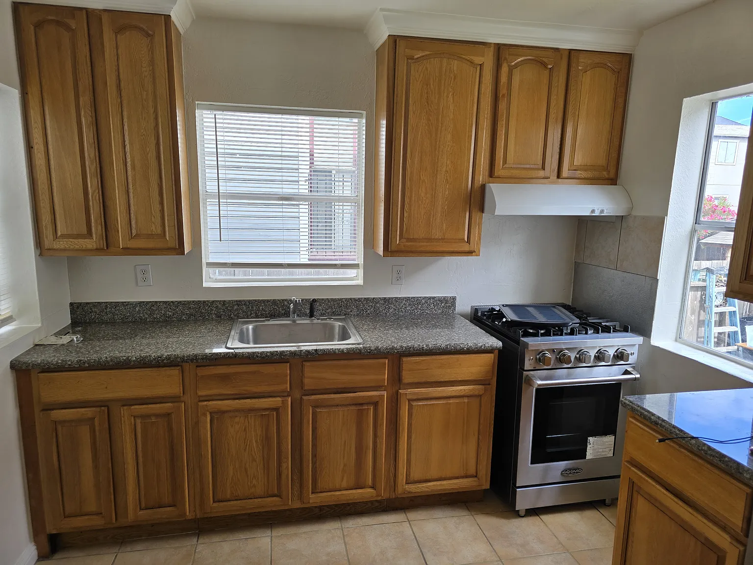 2 bed, 900 sqft, $2,695 — Photo 3