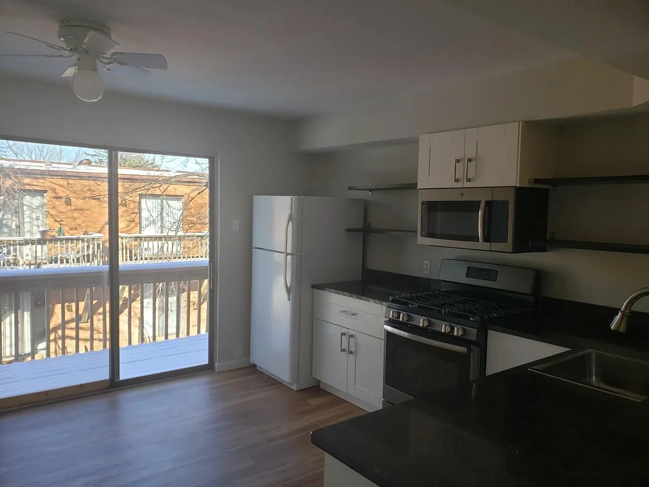 2 bed, 825 sqft, $1,350 — Photo 4