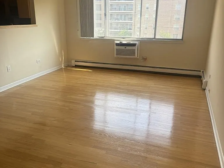 205 W Miner St #407 — Photo 2
