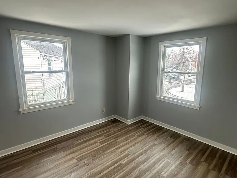 46-56 Pyle Court — Photo 6