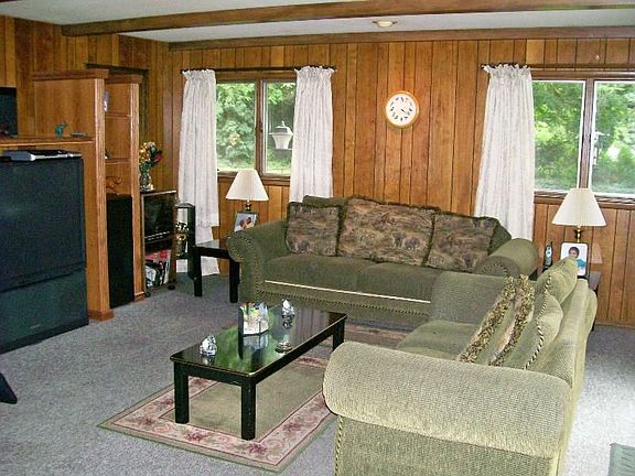 2nd image of 163 W 35th St
