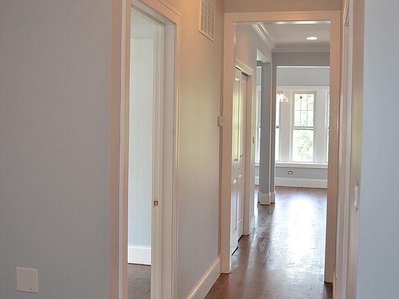 3rd image of 733 W Belmont Ave #2R