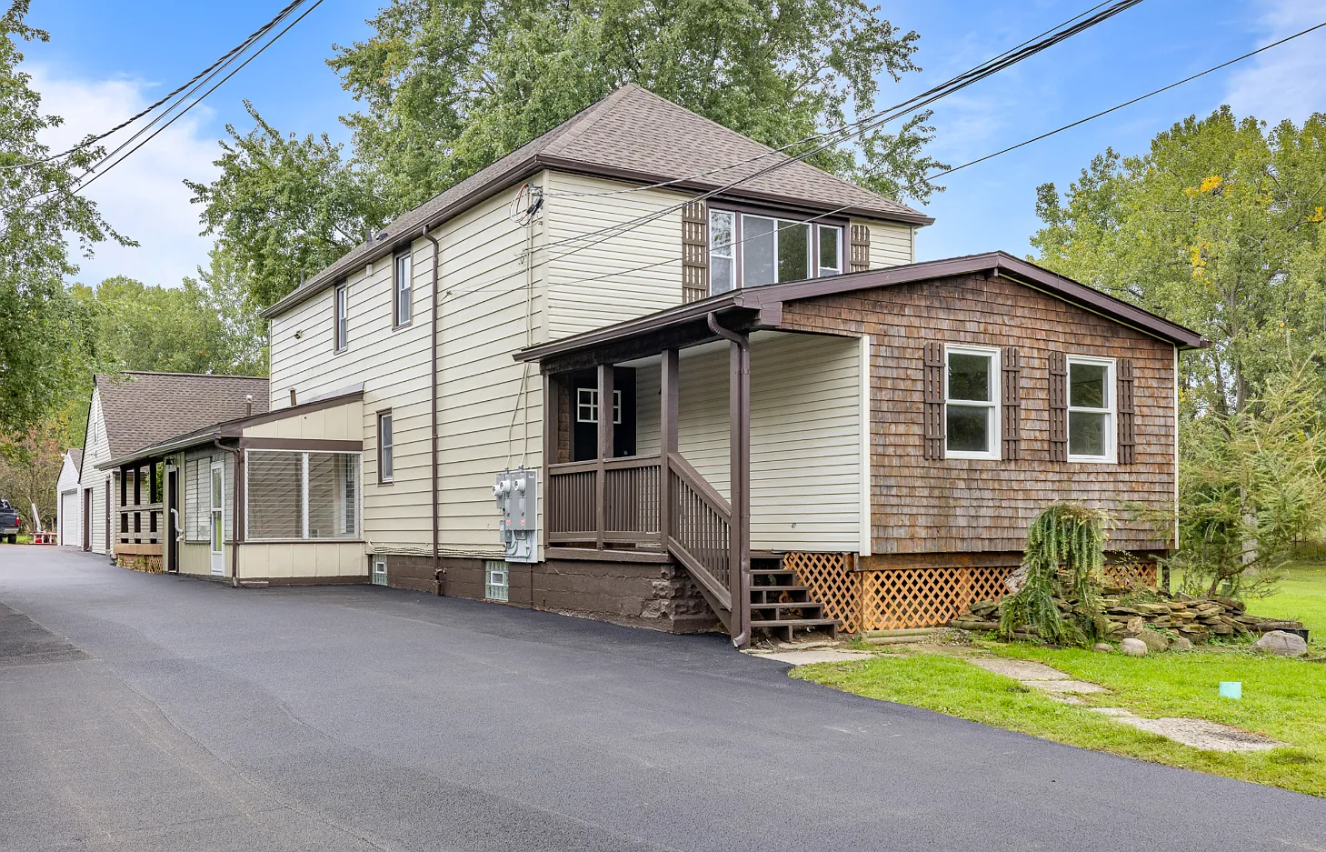 4 bed, $2,500 — Photo 2