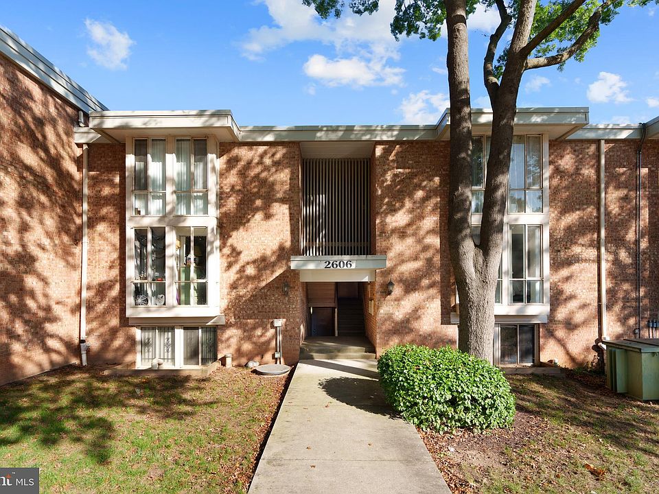 1st image of 2606 Indian Dr APT 2C