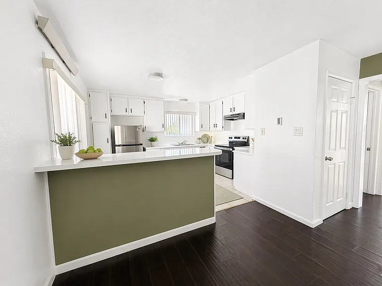 1216 E 56th St #1 — Photo 2