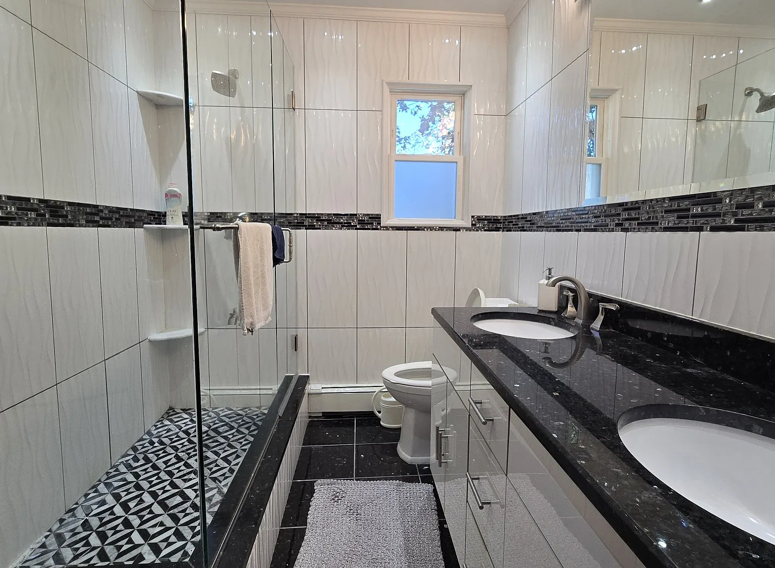 Monika Ct, Bethpage — Photo 4