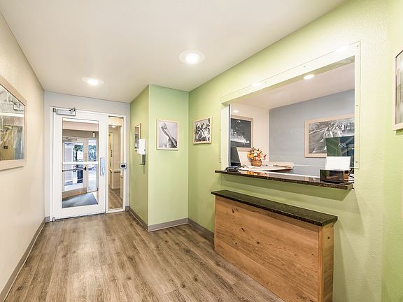Lobby and Guest Check-in