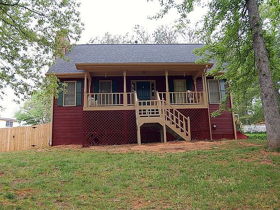 3rd image of 2016 Meadows Dr