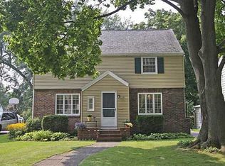 111 Hampshire Dr, Rochester, NY 14618