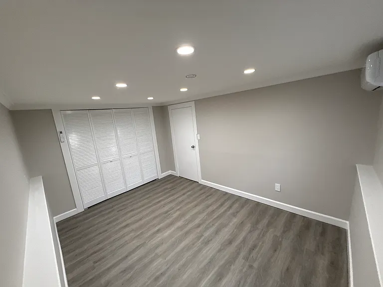1162 Waverly Ave — Photo 10