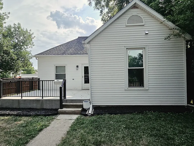 801 S 4th St — Photo 2