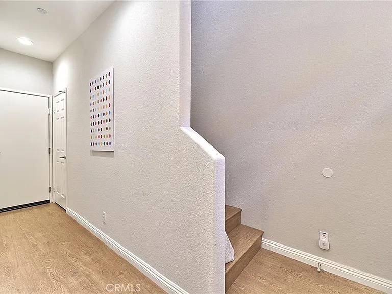 1139 Elfstrom Dr — Photo 33