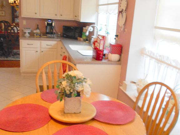 5th image of 909B Liverpool Cir