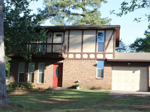 404 Candlewood St, Wake Village, TX 75501