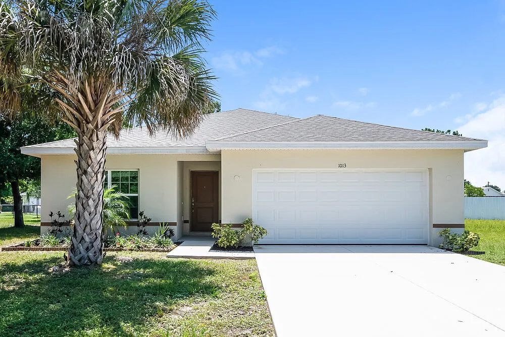 4 bed, 2.0 bath, 1661 sqft, $1,810 — Photo 1