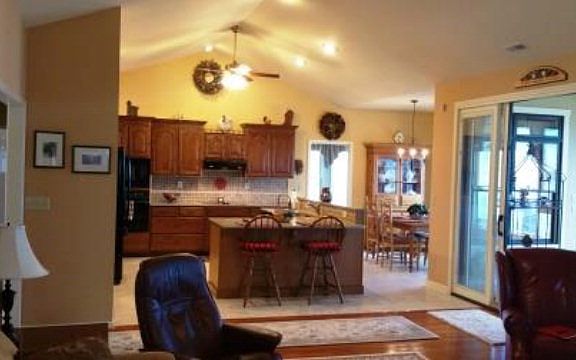 3rd image of 104 Eaton Pl