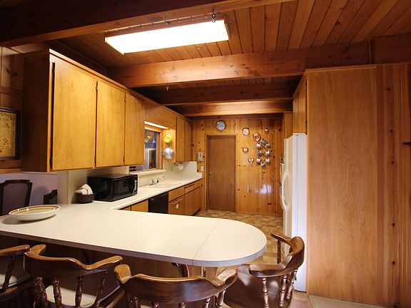3rd image of 22812 Highland Dr