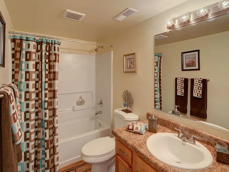 Chapel Lake Apartments — Photo 39