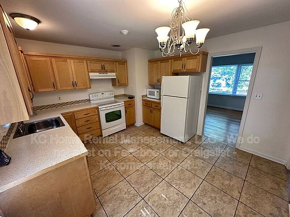 5th image of 5911 Farley Ave