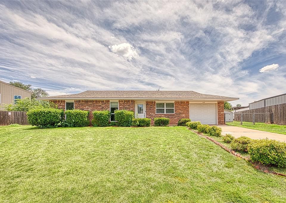 1st image of 1402 Sherry Ct