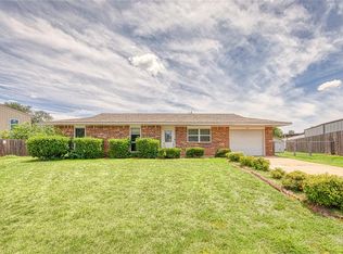 1402 Sherry Ct, Elk City, OK 73644