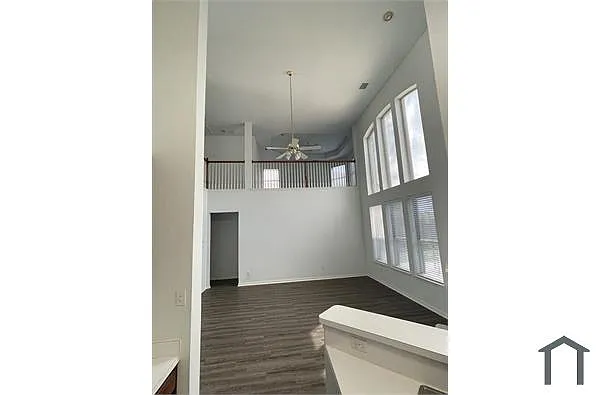 Building Photo - 513 Hickory Dr