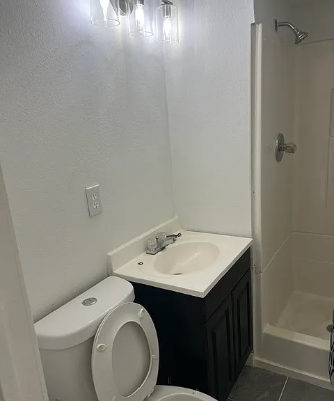 1018 Brown St #B — Photo 12