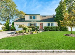 1125 7th St, West Babylon, NY 11704