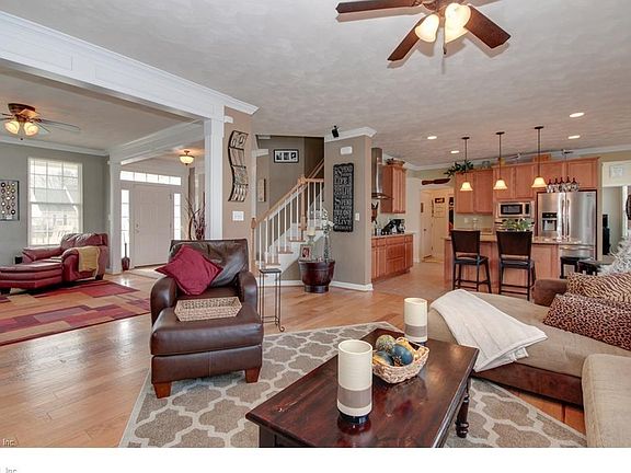 3rd image of 608 Great Heron Ct