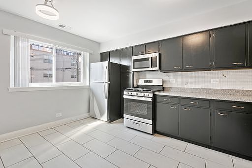 5th image of 2333 W Lunt Ave APT 203