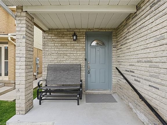 3rd image of 8 Sparrow Ct