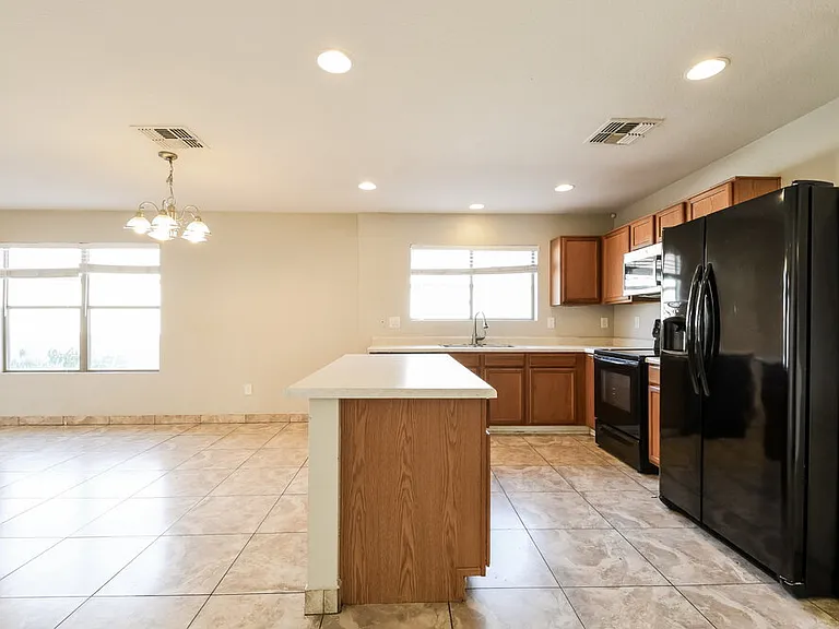 2768 W San Carlos Ln — Photo 8