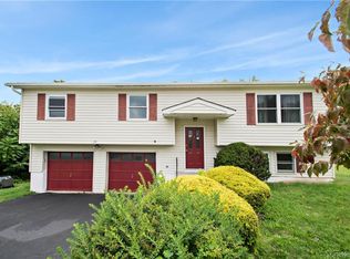 29 Robert Dr, Warwick, NY 10990