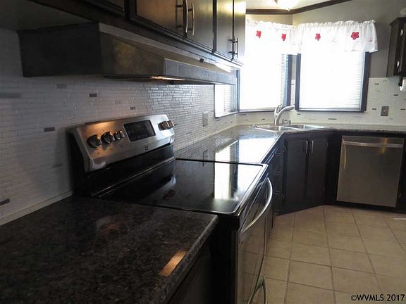 5th image of 3868 Willamette Ave SE