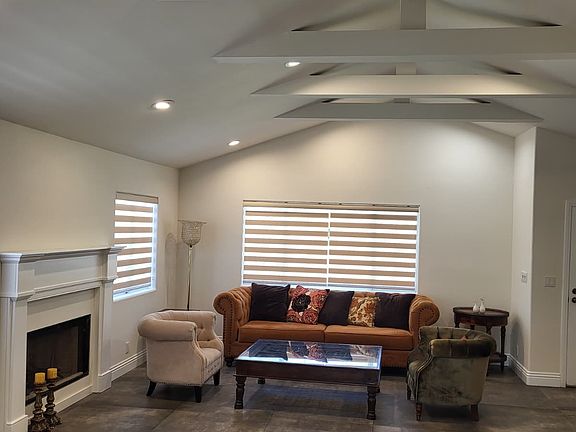 2nd image of 924 E Tujunga Ave