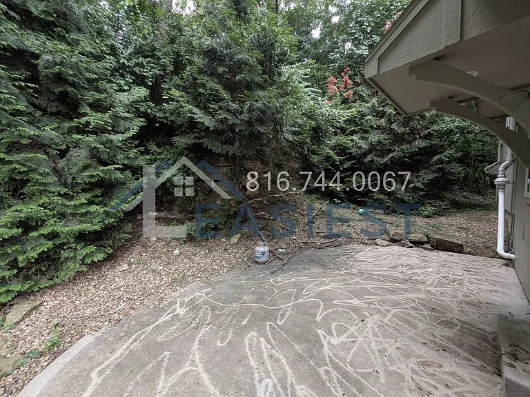 2801 Metropolitan Ave — Photo 25