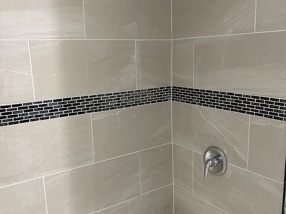 4th image of 9523 Elizabeth Ave