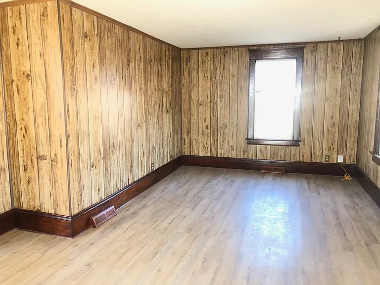 1603 S Center St — Photo 4