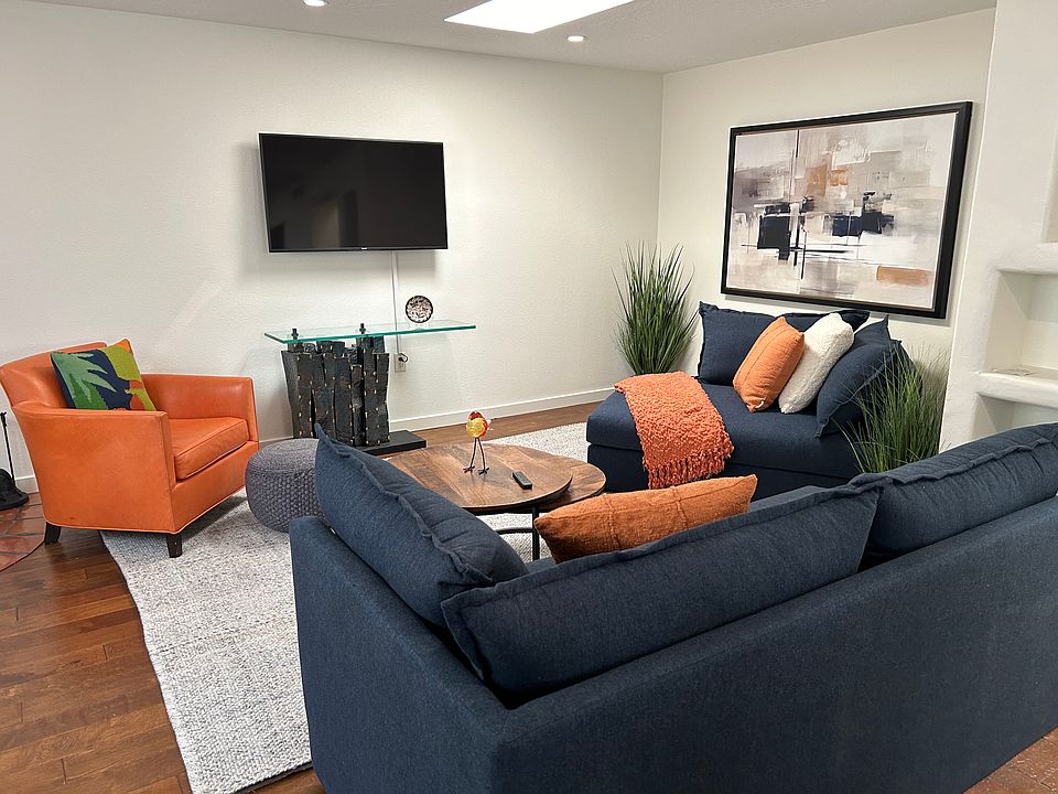 Living room - view from entry