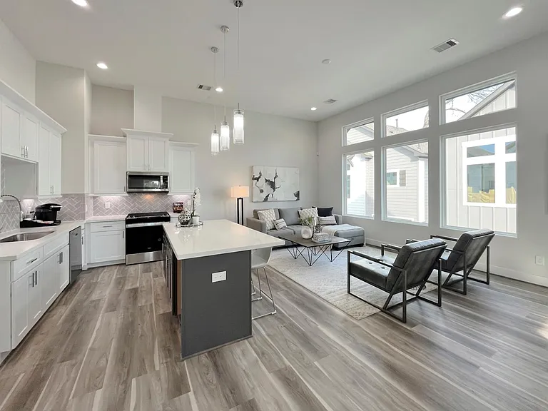 8318 Curry Rd — Photo 5