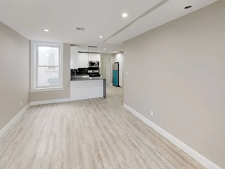 1909 Avenue M #2A — Photo 1