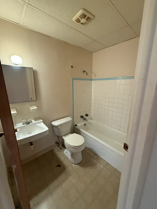1 bed, 1.0 bath, $650 — Photo 3