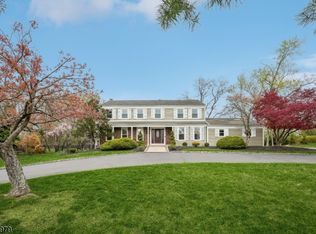 8 Iroquois Dr, Livingston, NJ 07039