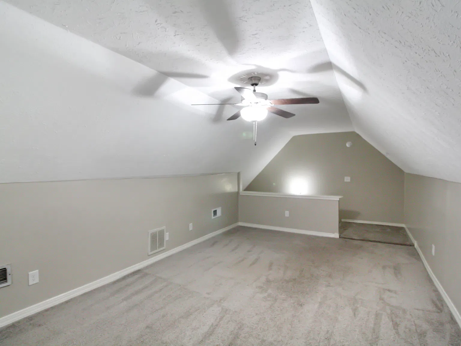 320 Helmsley Dr — Photo 3