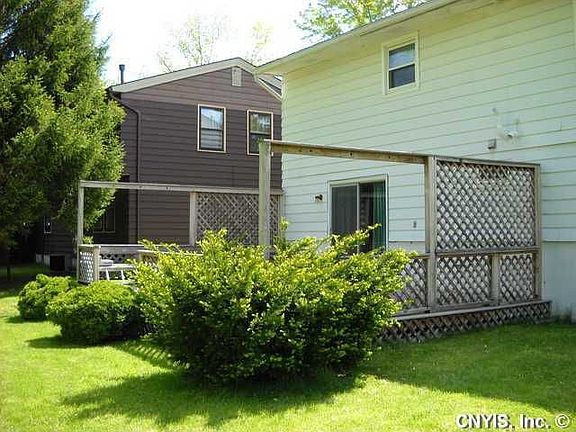 3rd image of 125 Stillwater Dr