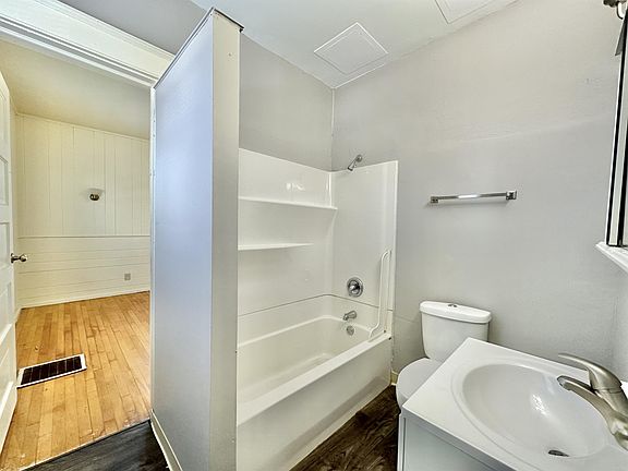2nd image of 255 S Jackson St APT 1